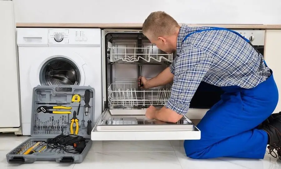 Çankaya Gorenje servisi teknisyen ekibi beyaz eşya tamiri yaparken